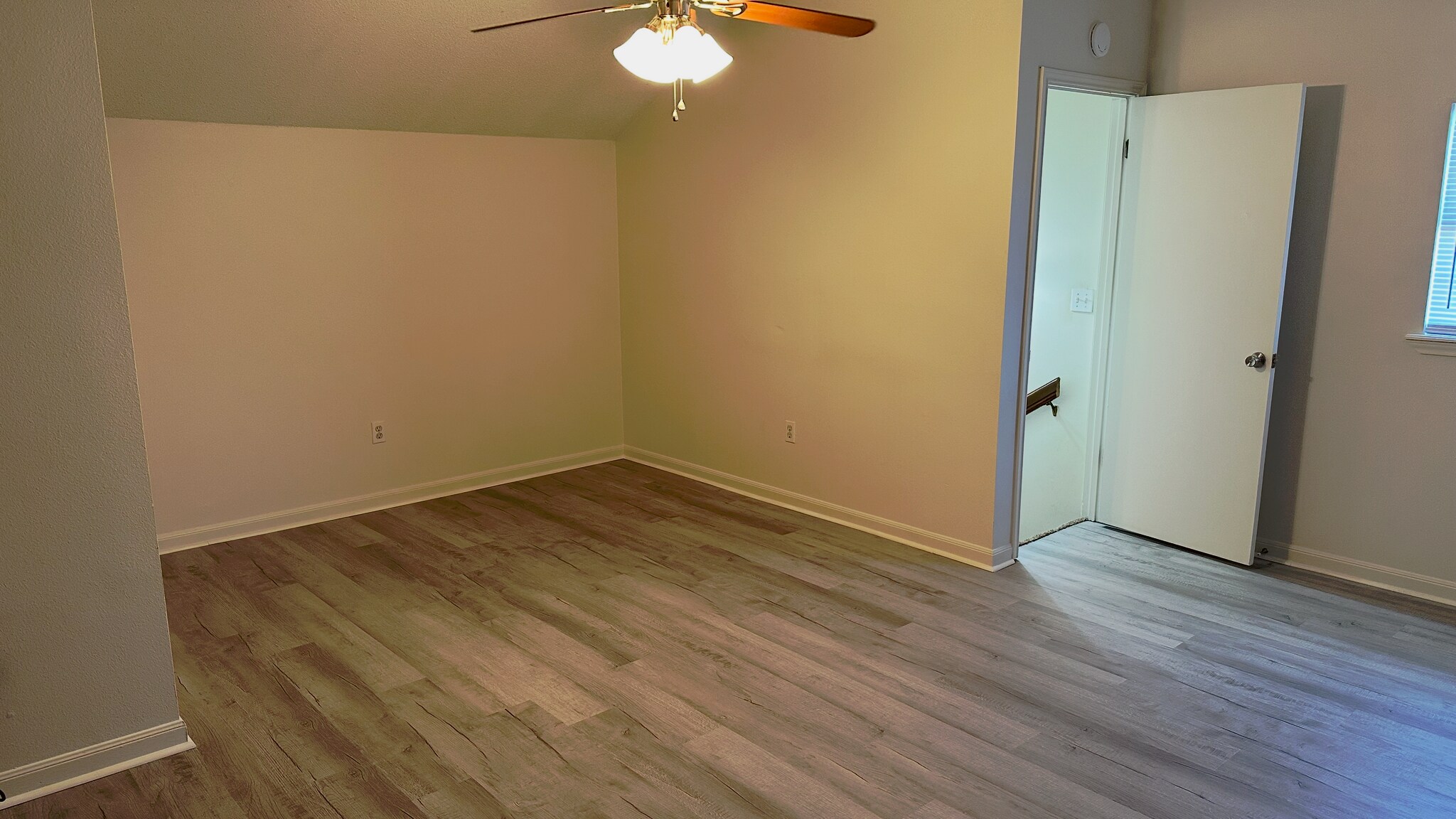 2nd floor bedroom - 214 Gloria St
