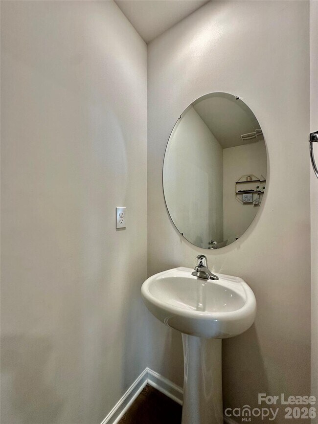 Building Photo - 1339 Mifflin Ln