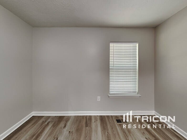 Building Photo - 2506 Lakeside Dr