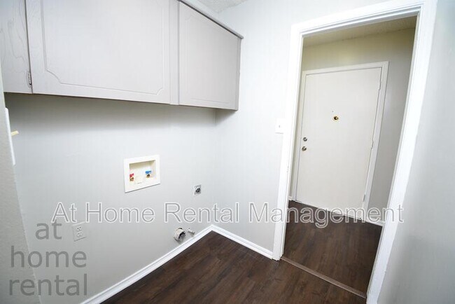 Building Photo - 4713 S Fulton Pl