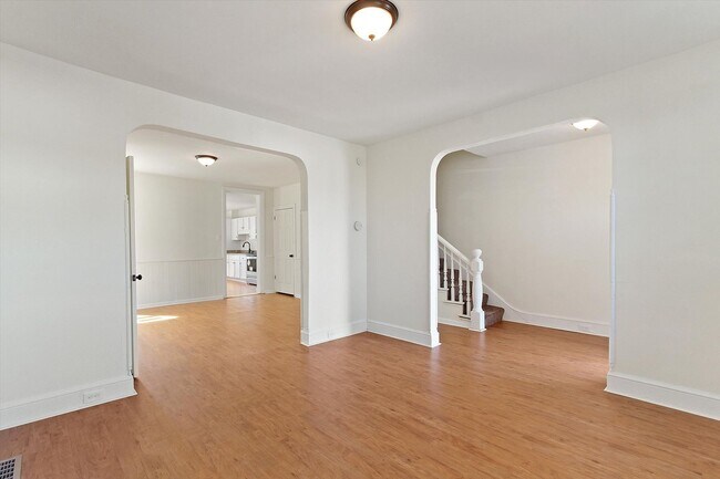 Building Photo - Coming Soon! Bright 3 Bedroom, 1.5 Bath Ho...
