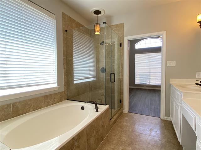 Building Photo - 15861 Twin Cove Dr