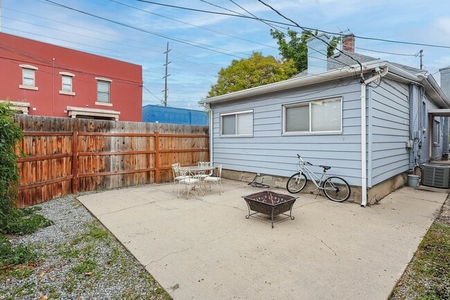 Building Photo - 722 S 700 E