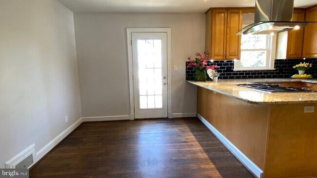 Building Photo - 3 Fairfax Cir