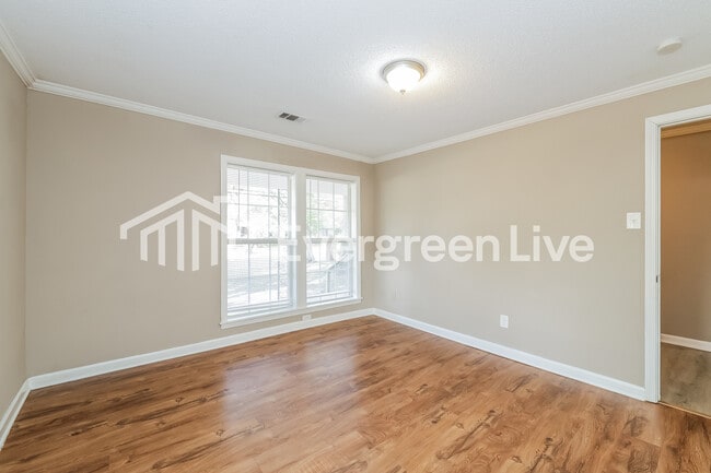 Building Photo - 3621 Vanuys Rd