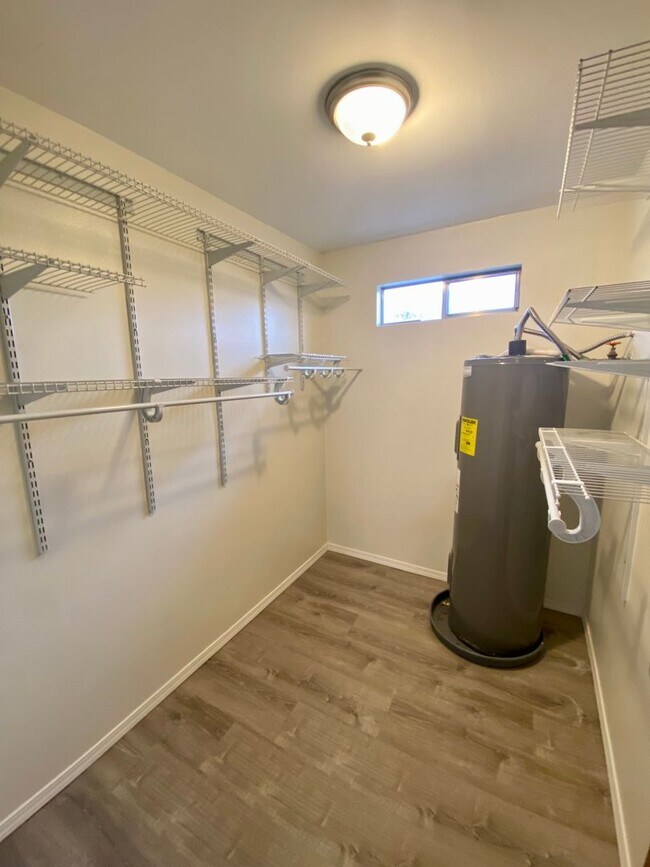 Building Photo - Hard to find 1 bdrm, 1 bath w/ garage!  1.7 miles from Sky Lakes Medical Center and Oregon Tech!