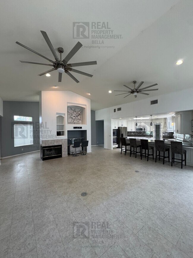 Building Photo - $750 MOVE-IN SPECIAL DISCOUNT AVAILABLE! Luxury Living Awaits: Stunning 4-Bedroom Cul-de-Sac Retr...