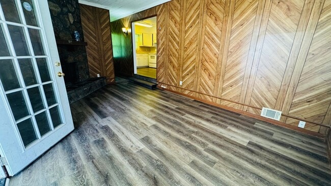 Building Photo - New For Rent in Center Point!
