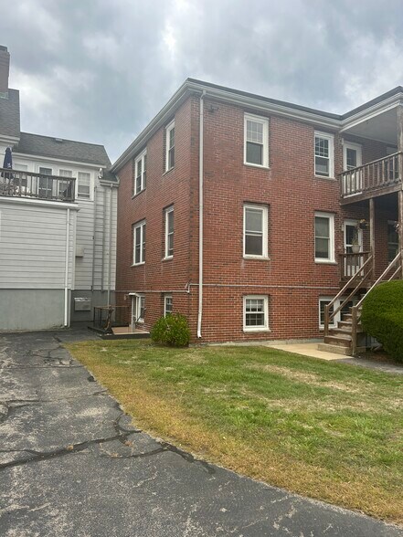 Building Photo - 275 Neck St