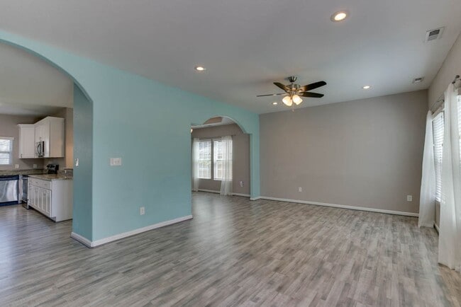 Building Photo - Beautiful Home For Rent in Ocean View!