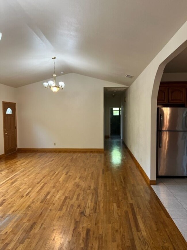 Building Photo - Beautiful Single Story home in Carmichael, 4+2, Large living area, 2 garages.