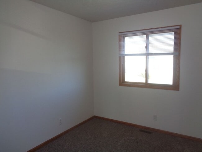 Building Photo - Charming 4-Bedroom Home in Northwest Lincoln