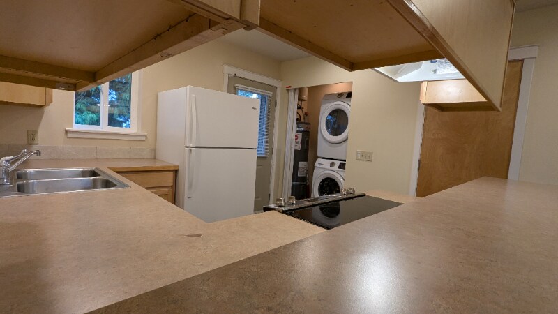 Building Photo - 5863 Cedar St