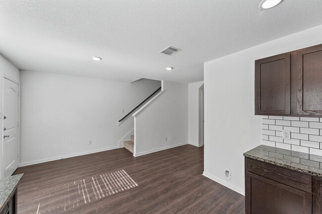 Building Photo - 771 Plum Tree Cir