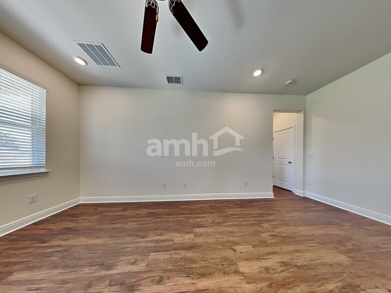 Building Photo - 27581 St Andrews Ave