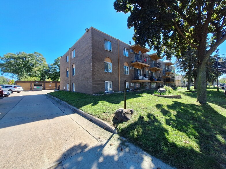 Building Photo - 1676 English St