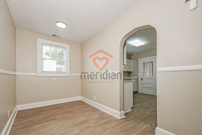 Building Photo - 3 bed / 2 bath home ~ Move-in Today!