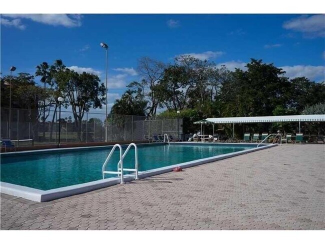 Building Photo - 370 NW 76th Ave