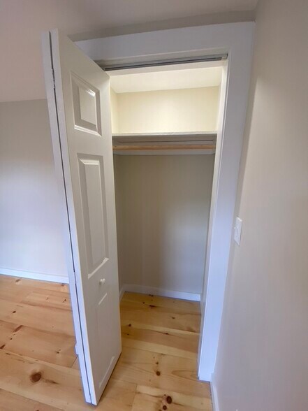 Building Photo - 41 School St