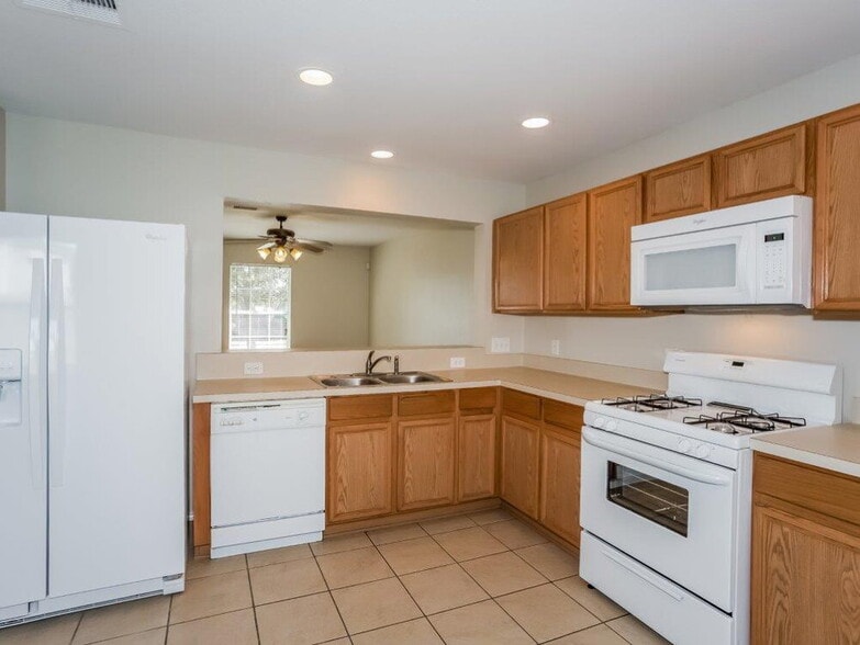 Building Photo - 914 Eagles Glide Dr