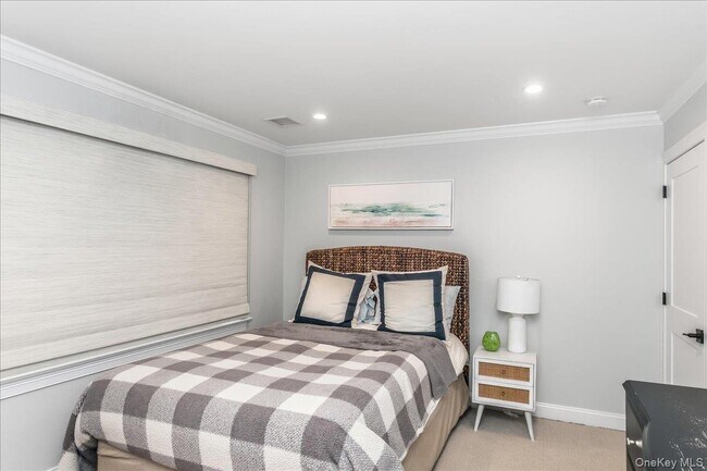 Building Photo - 1214 Maple Ave