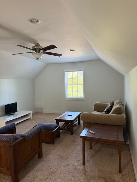 Building Photo - 605 Griffin Blvd