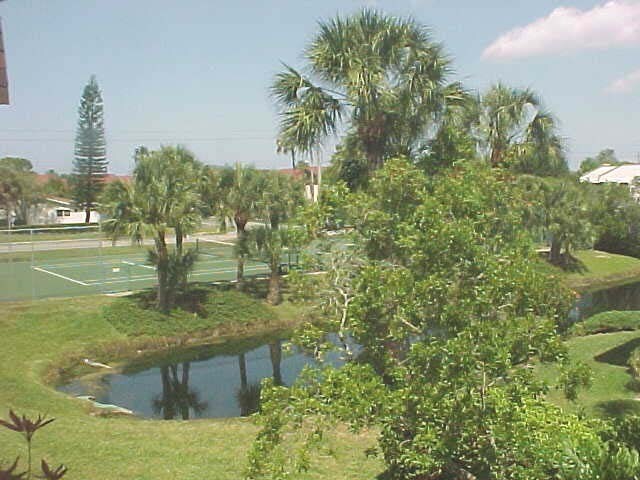 Building Photo - 802 Capri Isles Blvd