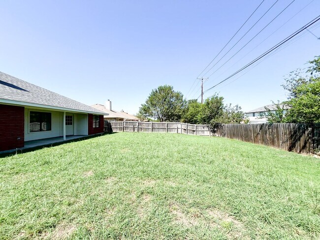 Building Photo - Available NOW!!!! Open floor plan features living room with fireplace, dining area, and large kit...