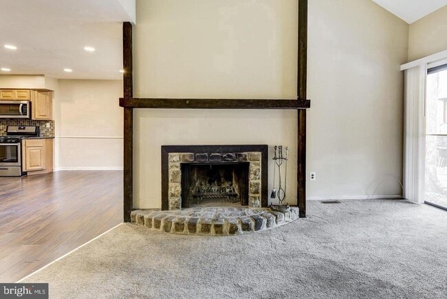 Building Photo - 215 Keats Dr