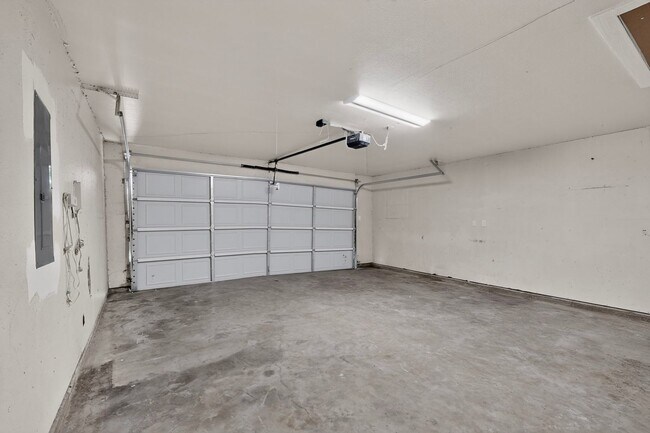 Building Photo - 2308 Chamberlain Dr