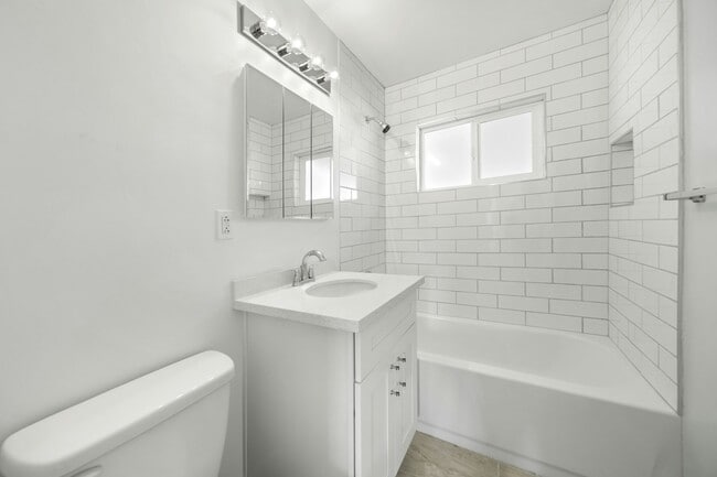 Building Photo - 602 Sunset Dr