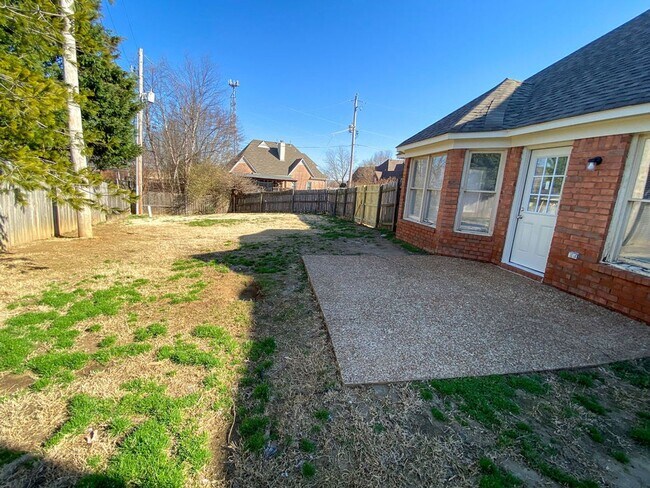 Building Photo - 4 bed, 2 bath in Cordova with ss appliance...