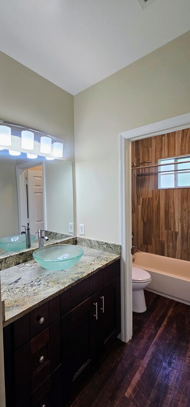 Building Photo - 5032 SE Mariner Garden Cir