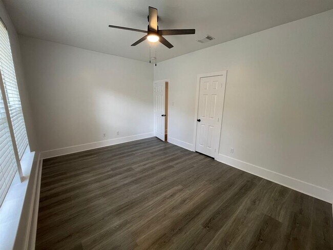 Building Photo - 16735 Sonoma Del Norte Dr