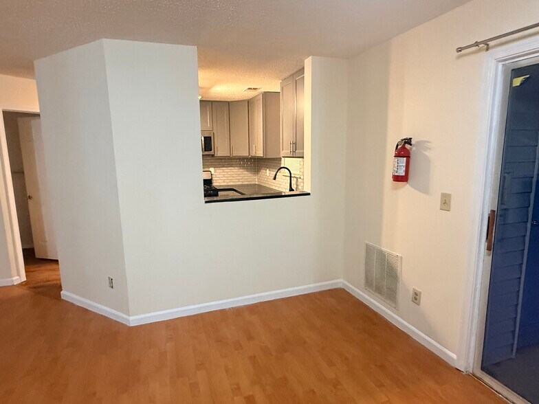 Building Photo - 42 Tanglewood Ct