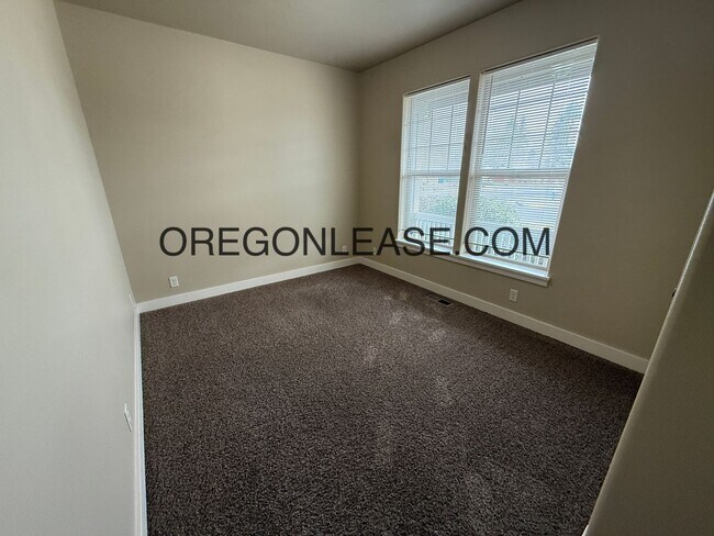 Building Photo - 3 bed 2 bath West Eugene Home