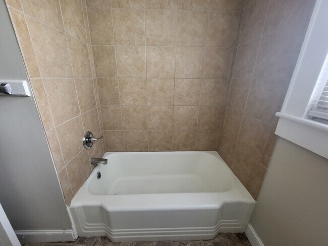 Building Photo - 399 Kerr St NW