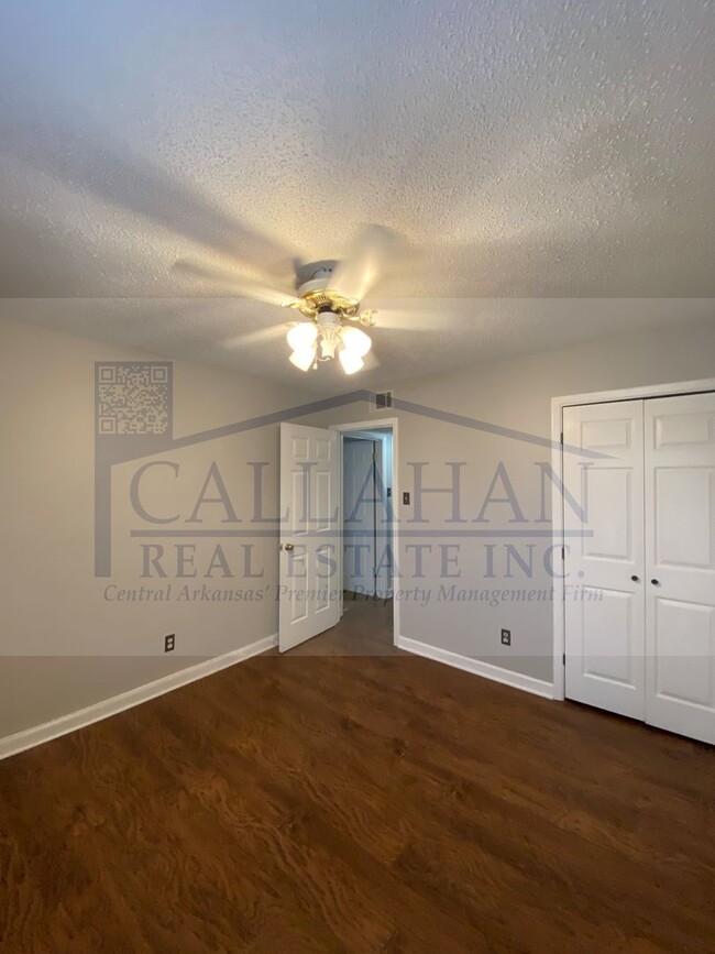 Building Photo - Indian Hills 3 Bedroom