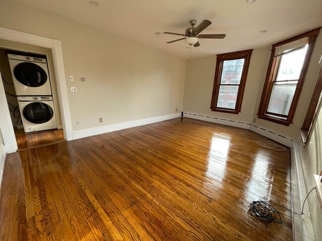 Building Photo - South Boston 5 Bed / 3 Bath – W/D in Unit – 9/1