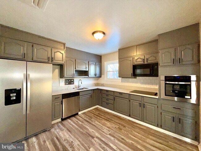 Building Photo - 5233 Kerger Rd