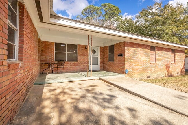 Building Photo - Home for Rent on the Bayou
