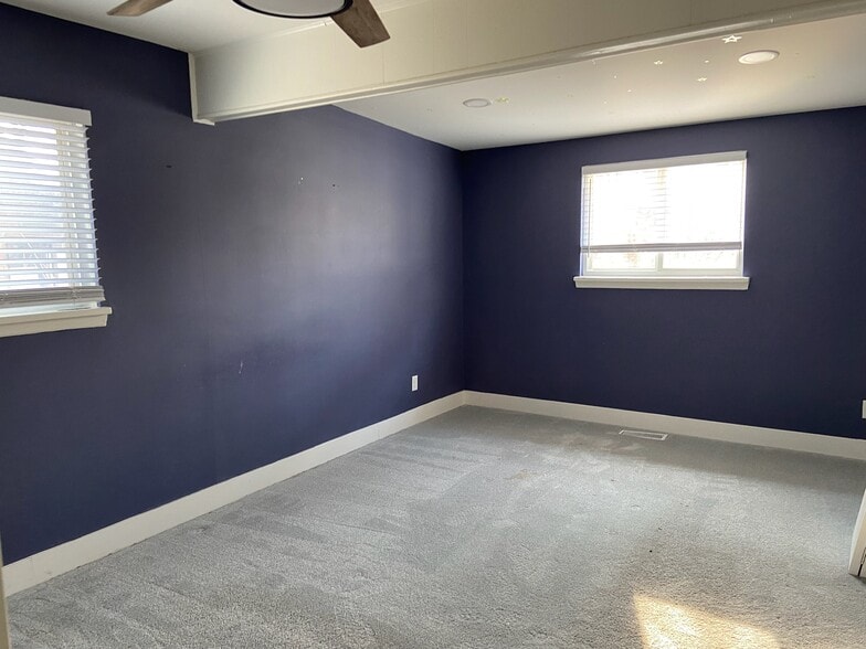 Building Photo - 1103 Ravenwood Ave