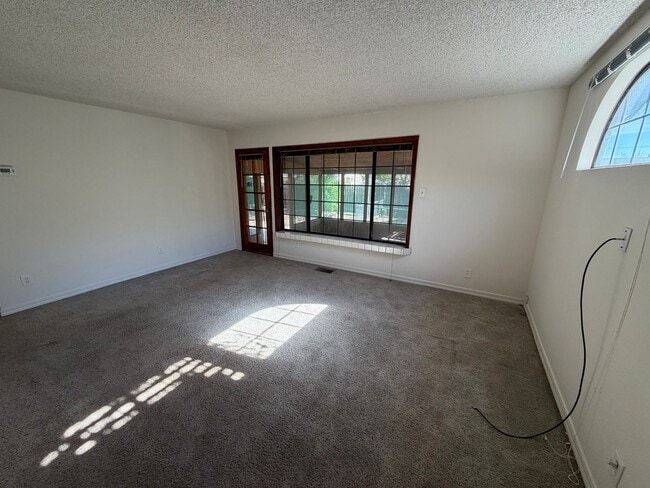 Building Photo - Cute 3 Bedroom Home in Sparks!