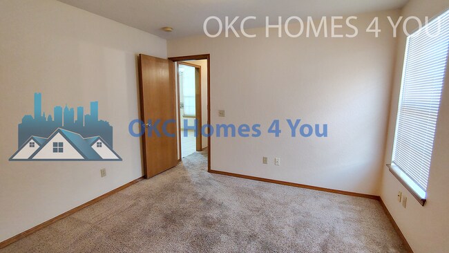 Building Photo - Beautiful 3 Bed + Office Home in Yukon off...