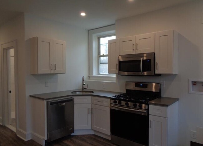 Building Photo - 81 Glenridge Ave