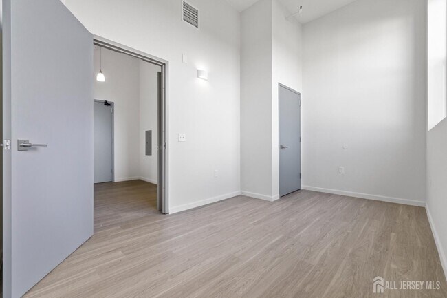 Building Photo - 226 New Brunswick Ave