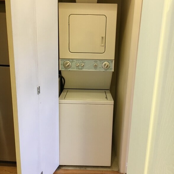 Building Photo - 1713 W Virginia Ave NE