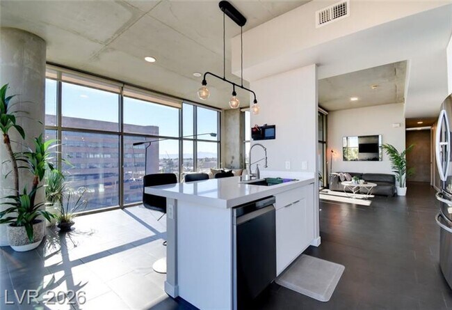 Building Photo - Gorgeous Views! Fully Furnished Modern loft-style