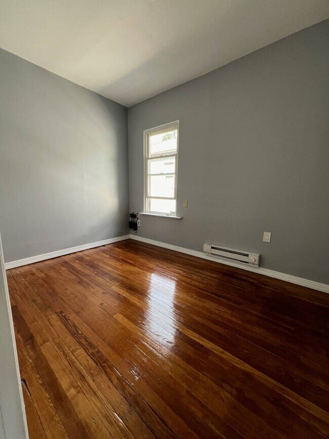 Building Photo - 27 Alton Pl