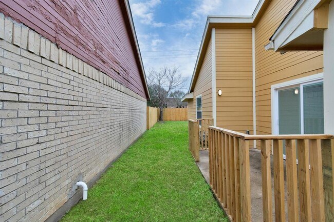 Building Photo - 1422 Hunters Park Dr